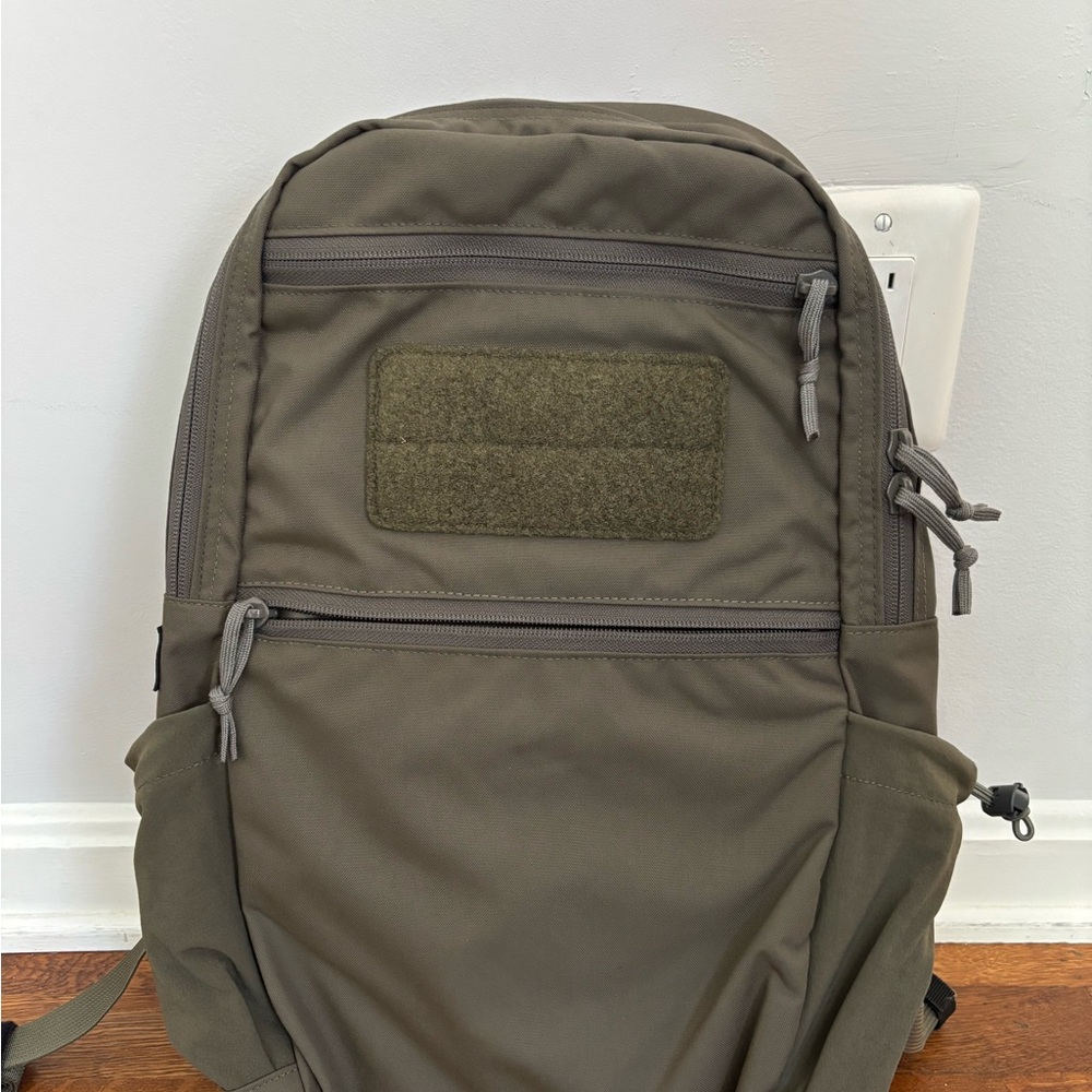 London Bridge Trading 14L daypack